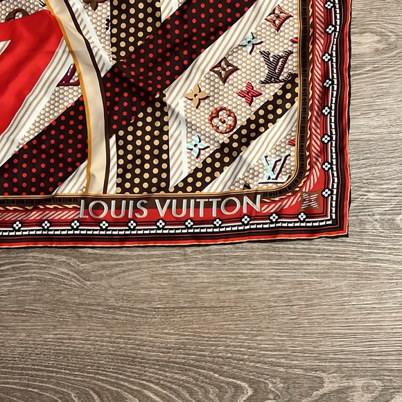 Louis Vuitton silk square - Picture 2 of 9